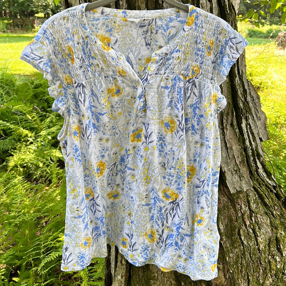 Breathe Easy in Style: Floral Ruffle-Sleeved Cotton Top